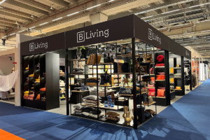 B-LIving-stand-by-neomesse